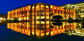 Edital Diplomata SAIU! São 50 vagas com inicial de R$ 20,9 mil!