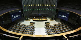 Concurso Câmara dos Deputados abre inscrição para 140 vagas