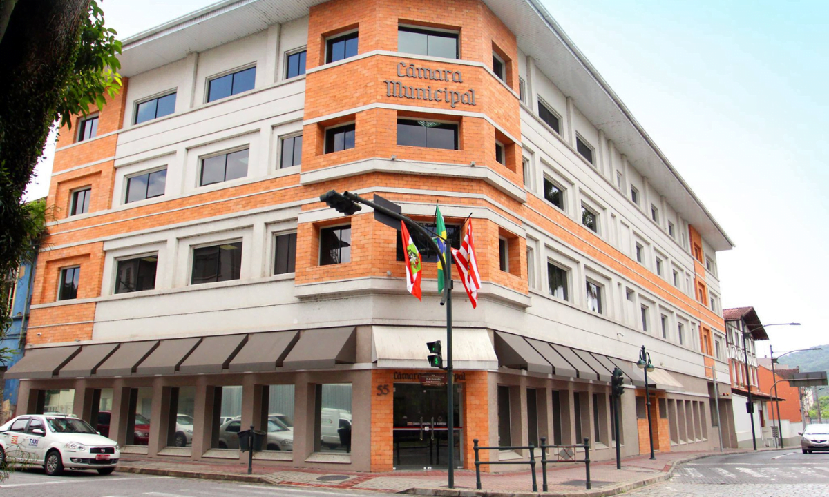 Concurso Câmara de Blumenau SC SAIU: inicial R$ 7,7 mil! Concurso Câmara de Blumenau